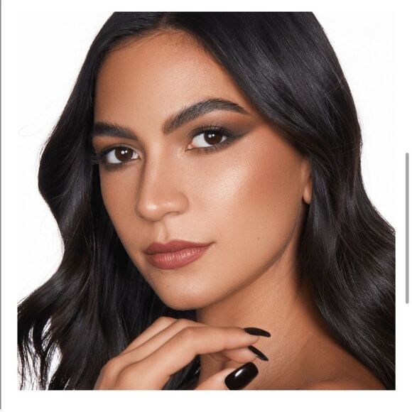 True + Luscious Lucky Glow Bronze and Highlight Palette - Picture 6 of 9